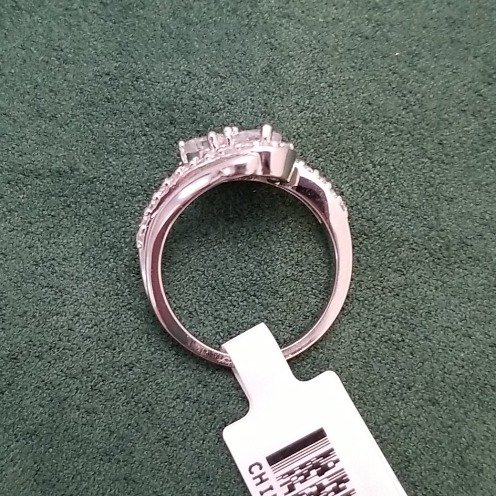 Beautiful CZ sterling silver ring - Picture 5 of 8